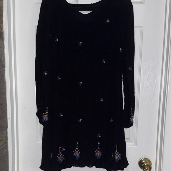 Japna Dresses & Skirts - Japna Black Long Sleeve Dress with Embroidery
